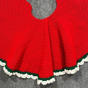 Vintage crochet Christmas tree skirt red green white ruffle trim 48” diameter